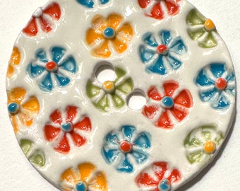 Jumbo button 1.38-inch handmade English porcelain ceramic extra large collectible daisy multicolor flowers daisies on milk white dated 2024