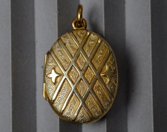 Antique Victorian Gold Plated Engraved Geometric Locket