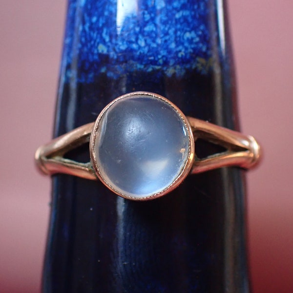 Antique 9ct Gold Moonstone Cabochon Solitaire Ring, c1900