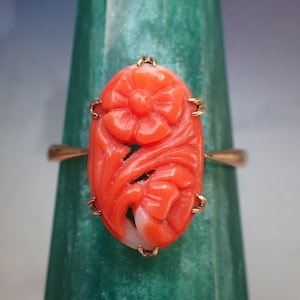 Pretty Antique 9ct Gold Carved Coral Flower Cameo Ring
