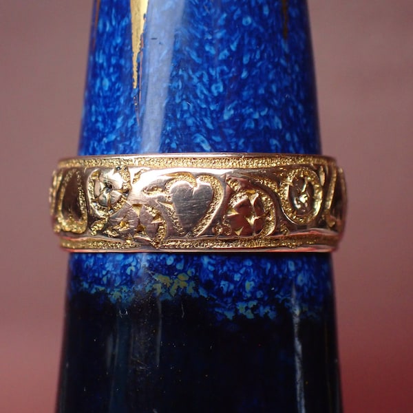 Antique Edwardian 9ct Gold Hearts & Forget Me Not Pattern Wedding Ring