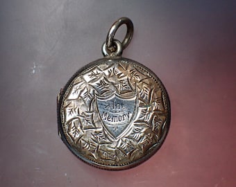 Pretty Antique Victorian Gilt "In Memory" Mourning Locket