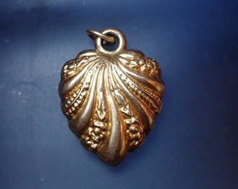 Antique Late Victorian 9ct Gold Puffed Heart Charm Pendant