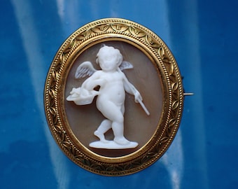 Antique Victorian 15ct Gold Carved Shell Cupid / Eros Fishing Cameo Brooch