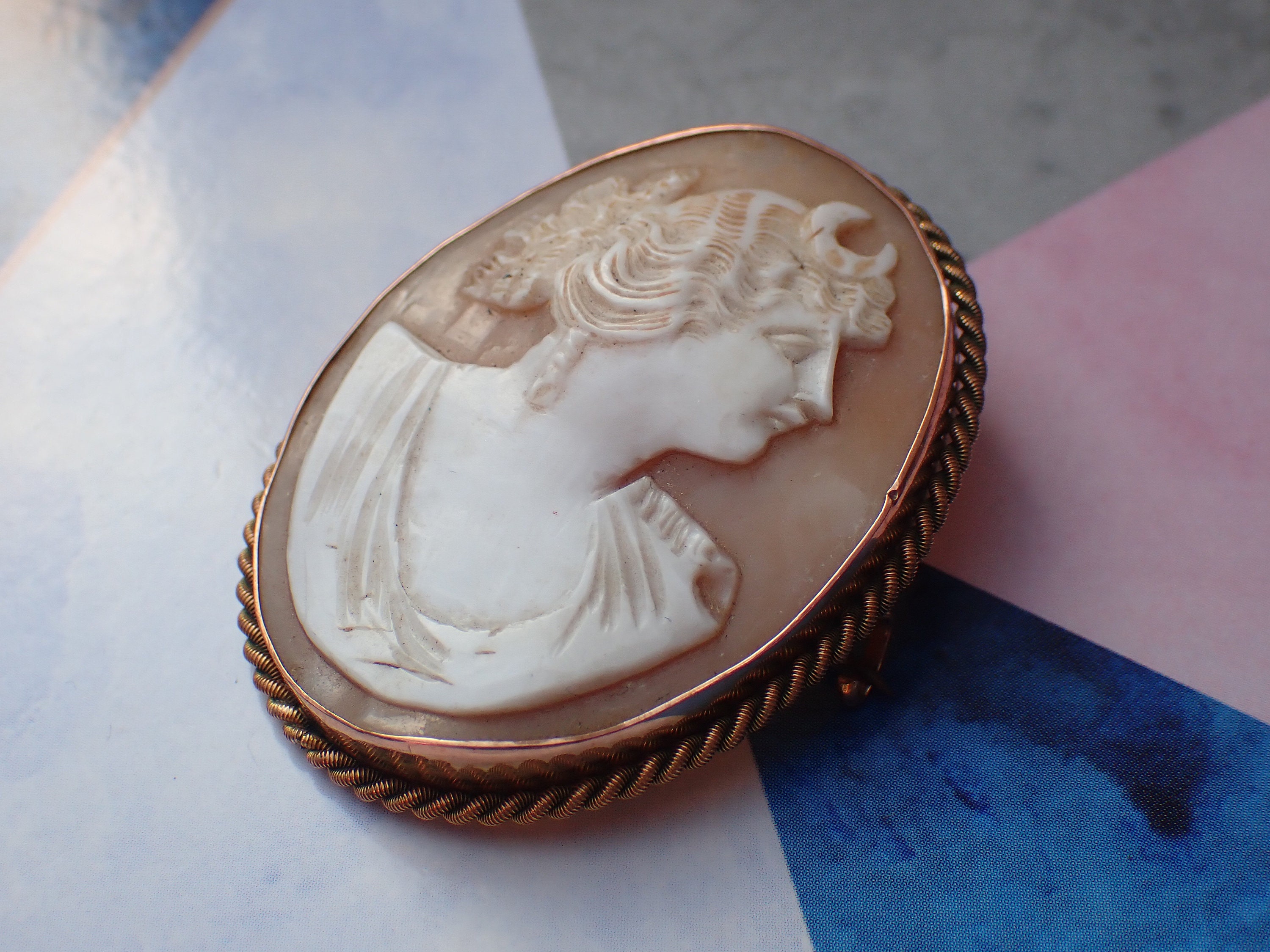 アンティーク 9 カラット ゴールド 彫刻シェル ダイアナ / アルテミス