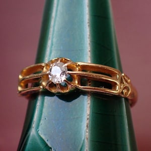 Antique Late Victorian 18ct Gold Cushion Cut Diamond Solitaire Ring