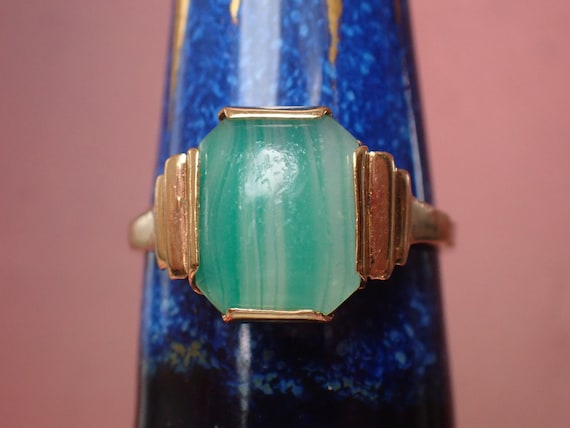 Vintage Art Deco 9ct Gold Jadeite Glass Ring - image 1