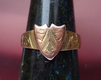 Antique Late Victorian 9ct Shield Signet Ring, hallmarked 1900