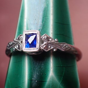 Antique Art Deco 9ct White Gold French Cut Sapphire Solitaire Ring