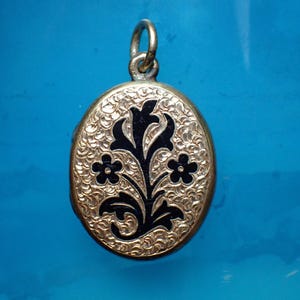 Antique Victorian 9ct Gold B&F Black Enamel Forget Me Not Mourning Locket