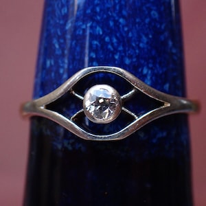Vintage Art Deco 18ct Gold & Platinum Diamond Solitaire Ring