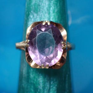 Pretty Vintage 9ct Gold Amethyst Solitaire Ring