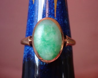 Pretty Antique 9ct Gold Jadeite Ring, circa 1900