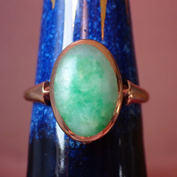 Pretty Antique 9ct Gold Jadeite Ring, circa 1900