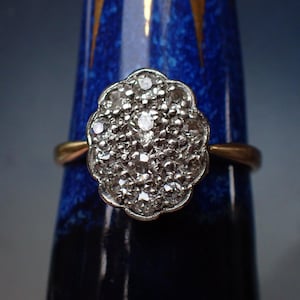 Elegant Vintage Art Deco 18ct Gold & Platinum Diamond Cluster Ring