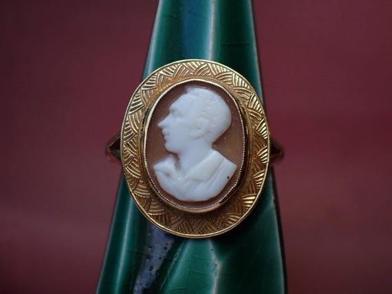 Antique 9ct Gold Carved Shell Lord Byron Cameo Ring