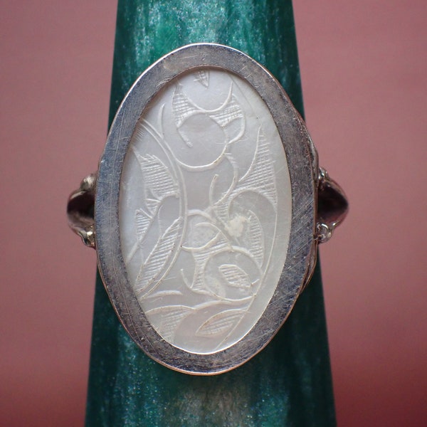 Vintage Sterling Silver & Carved Mother of Pearl Locket Ring, hallmarked 1934