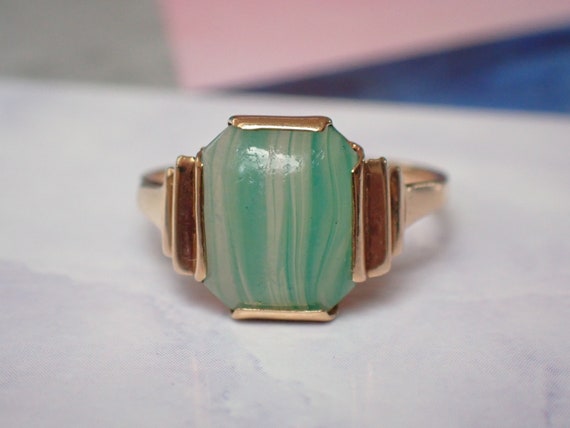 Vintage Art Deco 9ct Gold Jadeite Glass Ring - image 3