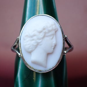 Antique Sterling Silver Carved Conch Shell Greek Goddess Cameo Ring