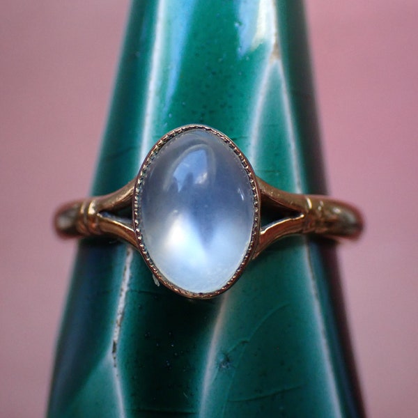 Pretty Antique 9ct Gold Moonstone Cabochon Solitaire Ring, c1900