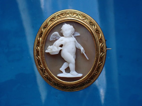 Antique Victorian 15ct Gold Carved Shell Cupid / Eros Fishing Cameo Brooch
