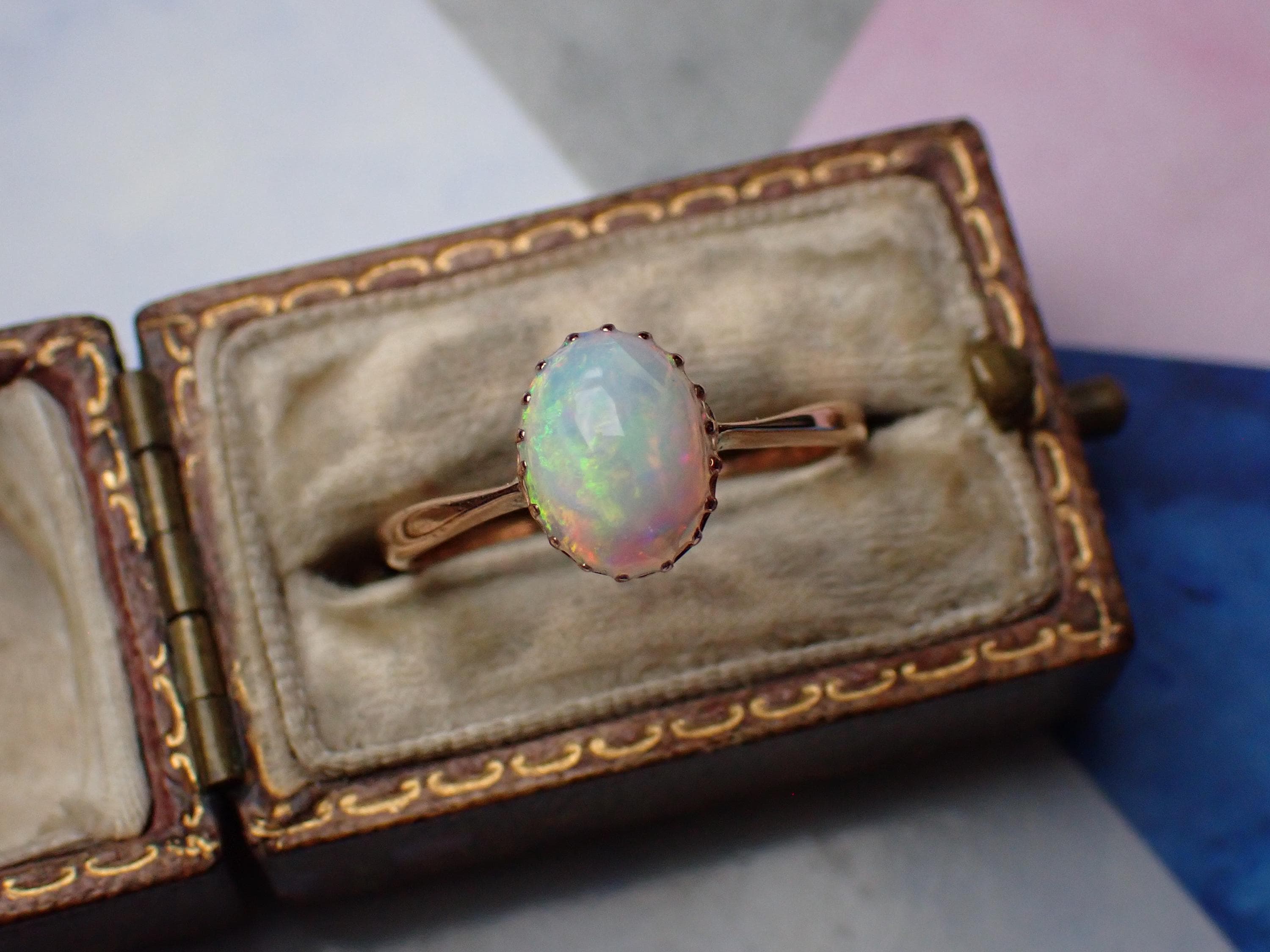Pretty Antique 9ct Gold Opal Cabochon Solitaire Ring