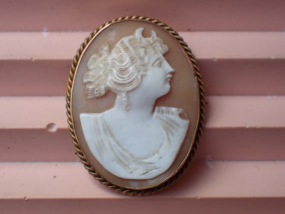 アンティーク 9 カラット ゴールド 彫刻シェル ダイアナ / アルテミス