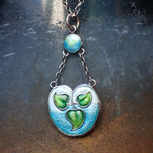 Pretty Antique Art Nouveau Silver & Enamel Ivy Leaf Chain Necklace