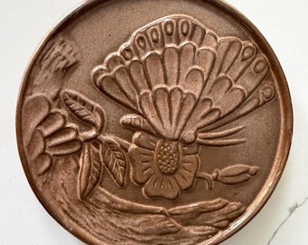 Salvamanteles de mariposa de Frankoma Pottery de 16,5 cm / Plato de arcilla marrón Prairie vintage / Decoración rústica de cocina de mediados de siglo