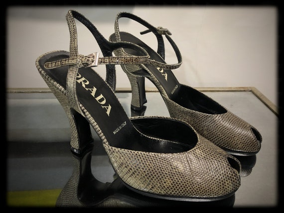 Stuiteren stormloop Vernietigen Vintage Prada 37.5 Snakeskin Effect Peep Toe Shoes Heels LIKE - Etsy Stuiteren stormloop Vernietigen Vintage Prada 37.5 Snakeskin Effect Peep Toe Shoes Heels LIKE - Etsy