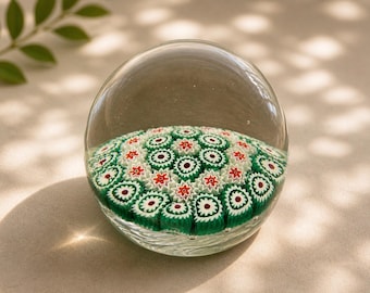 Presse-papiers vintage en verre Millefiori • Murano • Motif jonc vert, blanc et rouge