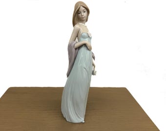 Vintage Lladro 5487 Ingenue Woman w/ Evening Gown Pearls Porcelain Figurine 8" Tall