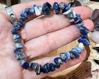 Sodalite Crystal Chip Bracelet - Sodalite Stacking Bracelet - Sodalite Gemstone Bracelet - Stretch Bracelet - Crystal Boho Bracelet - SD3