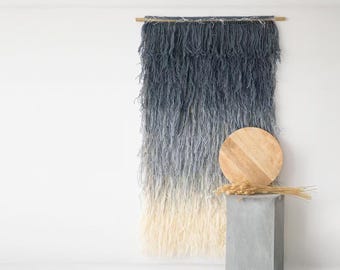 Tapiz de pared grande tejido – Tapiz azul marino ombré – Arte de fibra de lana peluda – Decoración de pared bohemia moderna – Arte abstracto degradado – Nieve