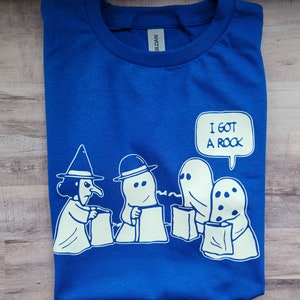 I got a rock Charlie Brown Peanuts inspired Halloween T-shirt