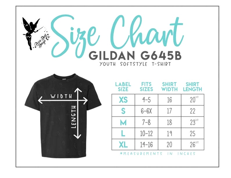 K&ouml;nnte beinhalten: Gr&ouml;&szlig;entabelle f&uuml;r Gildan G645B Youth Softstyle T-Shirts. Die Tabelle enth&auml;lt Ma&szlig;e in Zoll f&uuml;r die Gr&ouml;&szlig;en XS, S, M, L und XL. Die Tabelle zeigt die Breite und L&auml;nge der Shirts. Das Logo von Pixie Dust Design Co. ist oben links.