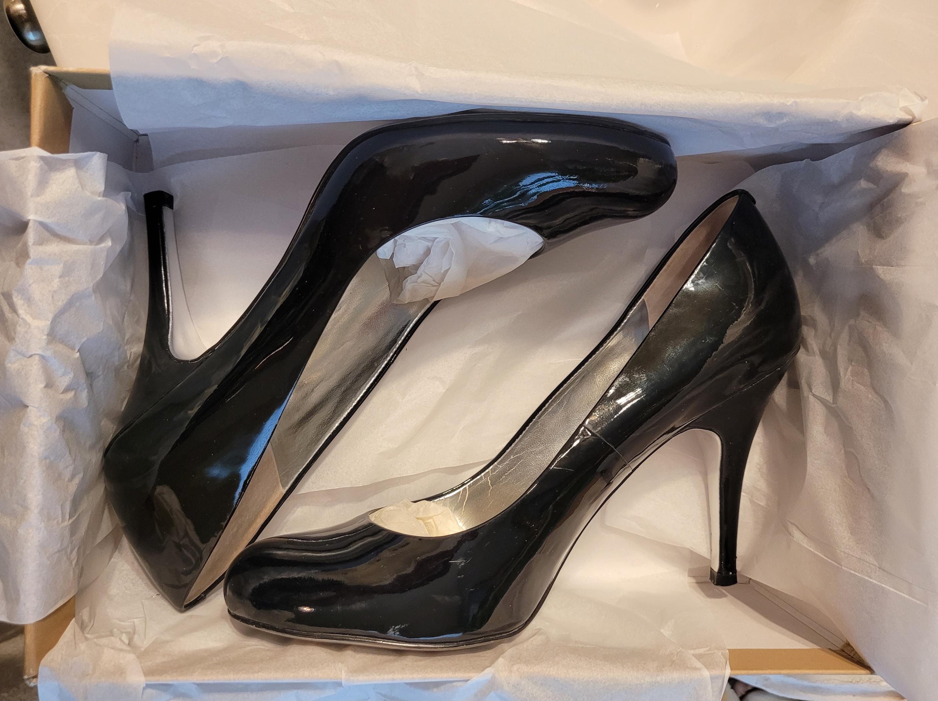 jessica simpson wore a leather dress with eight-inch heels Amazon.com | Jessica Simpson Glynis Pointed Toe Platform Pump