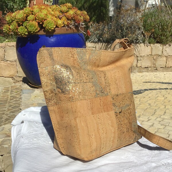 Cork shoulderbag natural and gold, Vegan, Cruelty free, Eco Friendly