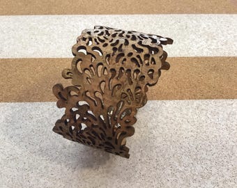 Cork cuff bracelet , organic look, and magnetic clasp - Vegan - Eco Friendly