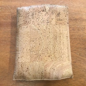 Cork wine cooler with ice pack, adjustable, Vegan, Cruelty Free