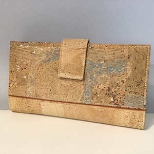 Portefeuille ou pochette en liège, végétalien, sans cruauté animale, respectueux de l'environnement
