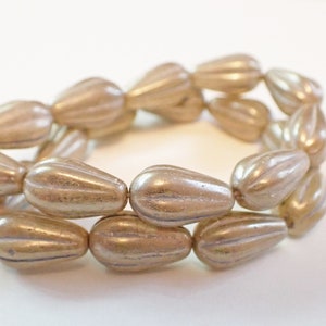 4 - Champagnerfarbene 15x8 mm Melon Teardrop-Perlen, Merkur-Finish, durchscheinend, Tschechische Glasperlen