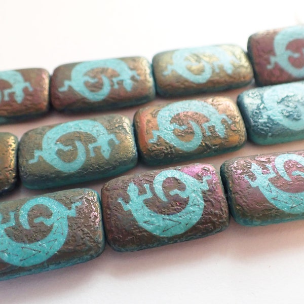 4 - Perles gecko lézard turquoise 18 x 12 mm gravées, tatouage laser, finition métallique Sliperit, opaque, perles de verre de République tchèque