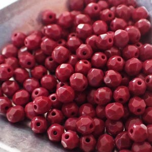50 - Johannisbeere Rot 4 mm Feuer Polish facettierte runde Perlen, Opak, Rotbraun, Tschechische Glasperlen