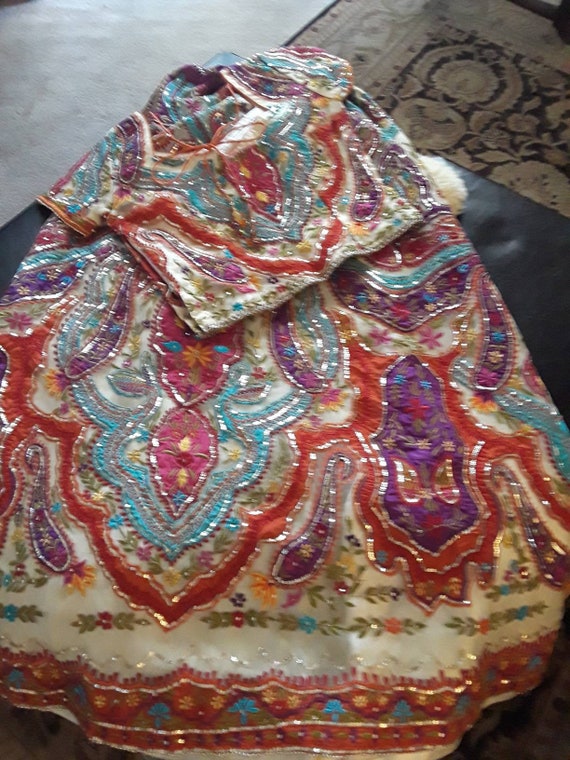 VINTAGE INDIAN 2 PIECE SEt