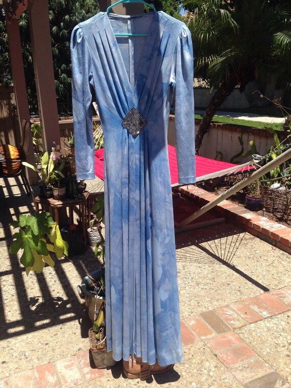 TYE DYE BLUe POLYESTEr DRESS w BEADINg