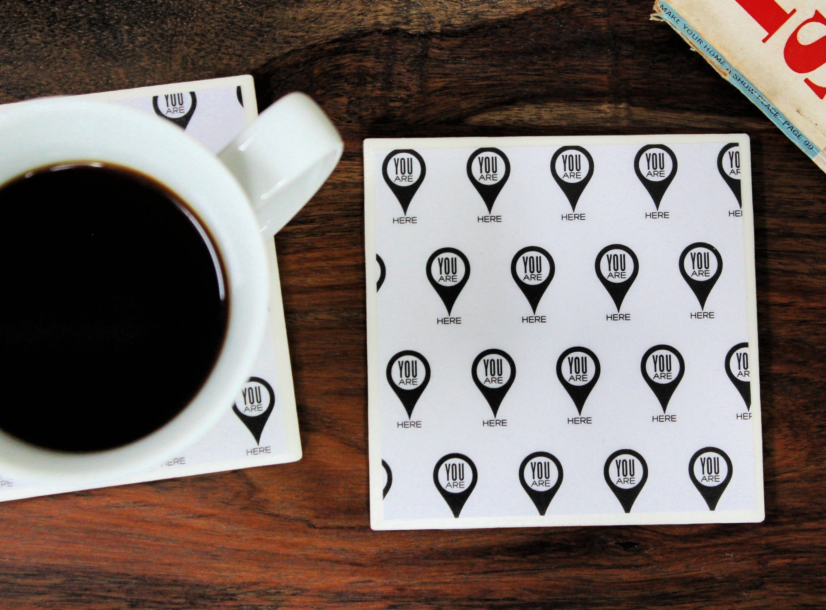 Posavasos de bebidas en blanco y negro Usted está aquí | Etsy
