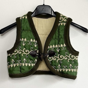 Chaleco infantil bordado verde / Chaleco reciclado para niños / Chaleco para niños / Moda ecológica para niños / Talla 3T o talla 98
