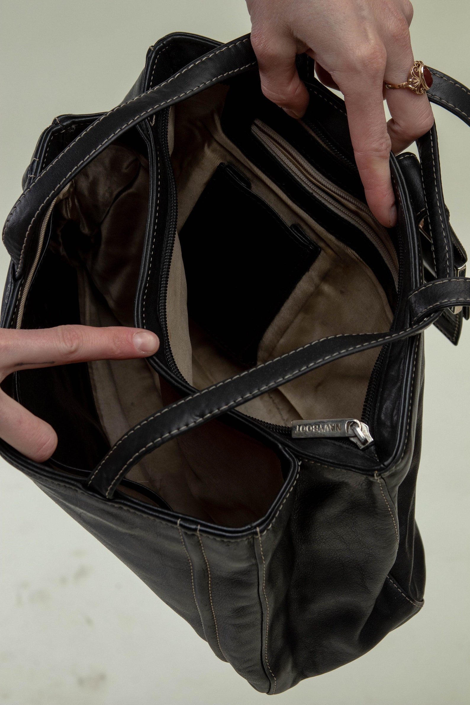 Black leather bag 90s Vintage Beautiful big size hand bag | Etsy