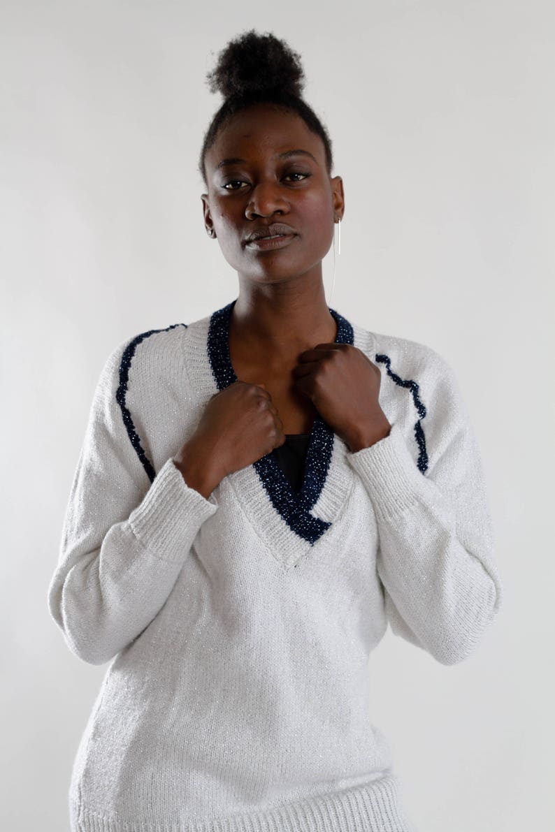 White women/'s glitter sweater Vintage 90s metallic white and dark blue detailed sweater V-neck ladies white glitters sweater Size M